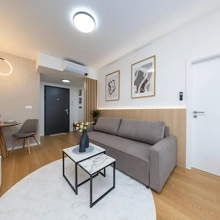 Stylish Metodova - Mall &parking *